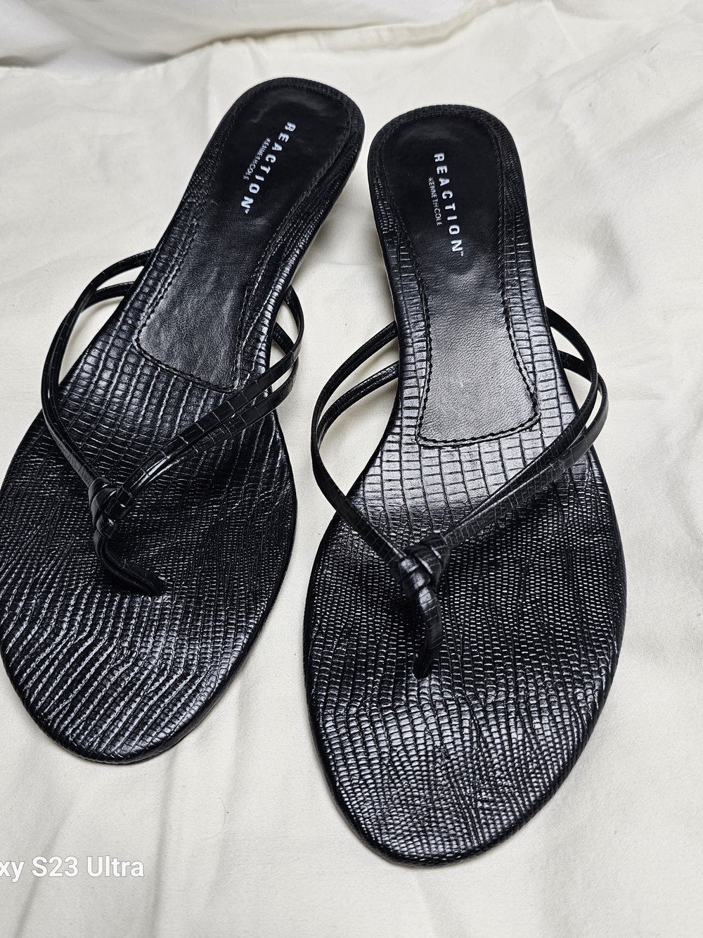 Reaction Kenneth Cole Black Strappy Slide Sandals